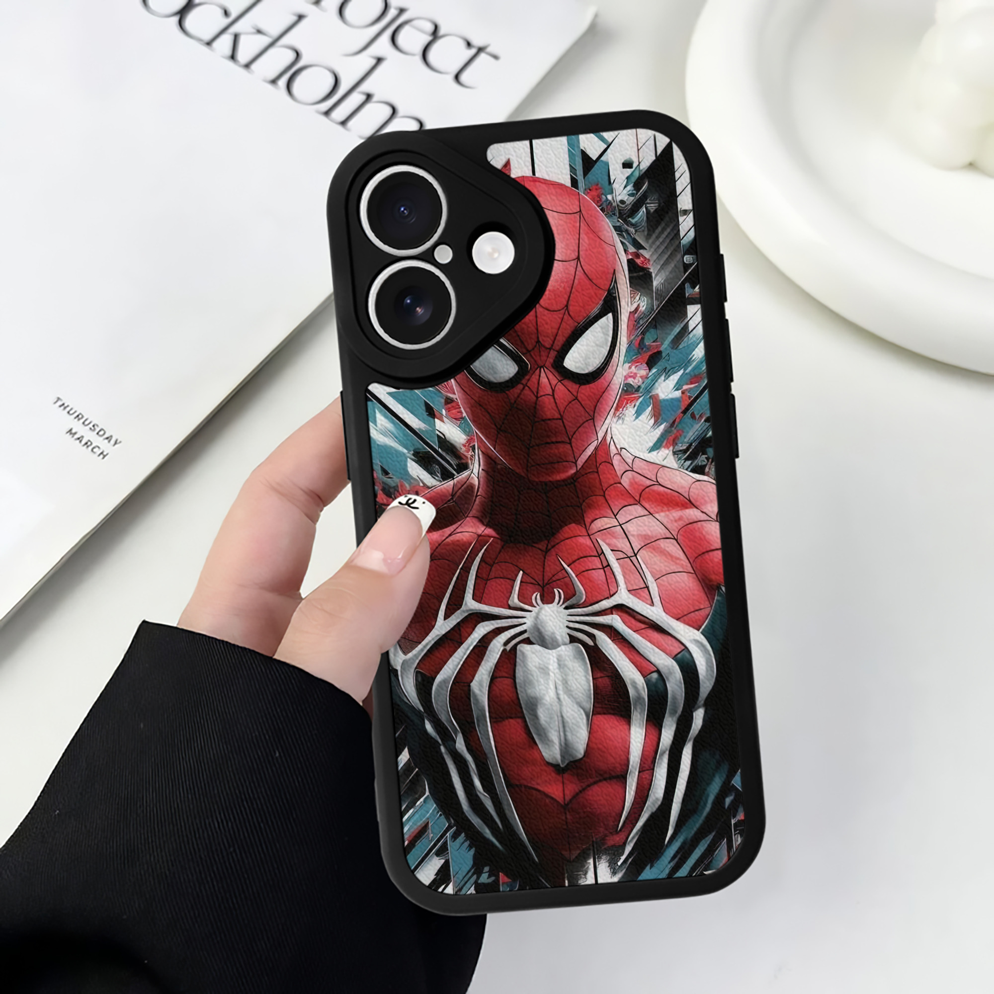 （画像用） Spider Man スパイダーマン 【iPhone 16シリーズ対応】シリコンスマホケース（レザー調） 材質：シリコン